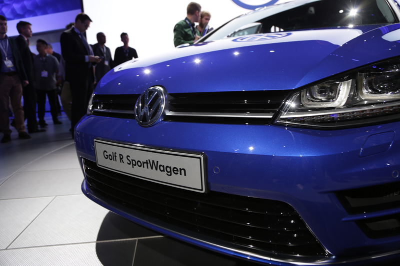 Illustration for article titled The 300 HP VW Golf R SportWagen Is The Ultimate Forbidden Wagonfruit